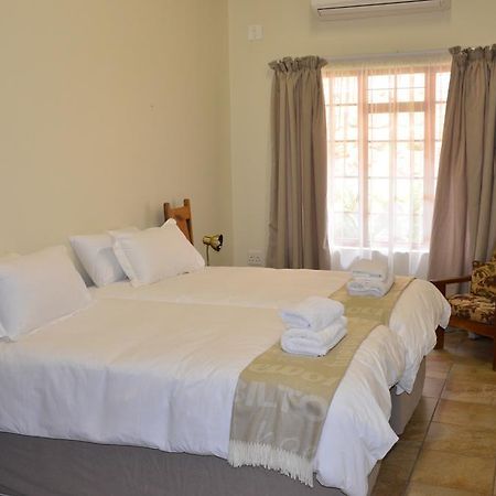 Stoep At Steenbok Self Catering Komatipoort Extérieur photo